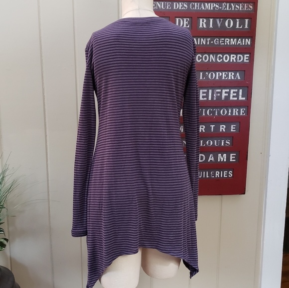 CAbi | M purple stripe long sleeve top v neck - Picture 4 of 6